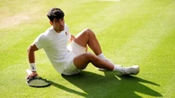 La mirada de Brad Pitt que paralizó Wimbledon: La notable ausencia de Alcaraz este año frente a la viral reacción del actor hace tres años