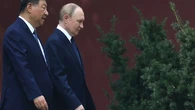 Con el balance en rojo y los drones sobre Moscú, Putin busca a la desesperada el crédito de Pekín