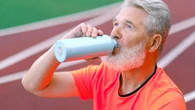 ¿Rellenas el termo de agua cada día y no lo limpias? Un experto revela el gran problema: “Está más limpio tu tubo de escape”
