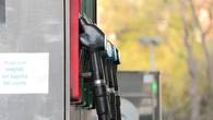 El Gobierno amenaza a las gasolineras con incluirlas en una lista negra pública si no aplican las nuevas rebajas fiscales pese a que solo un 0,5% son infractoras
