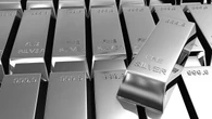 La plata brilla con fuerza: se convierte en el metal más rentable del año con un alza del 87% pero también en el más inestable