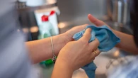 Cuatro cosas tóxicas de tu cocina de las que deberías deshacerte: “Estas llenando tu comida de microplásticos”