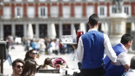 Tener varios trabajos para llegar a fin de mes, cada vez más común: el pluriempleo se dispara un 43% en los últimos 10 años, con la hostelería a la cabeza