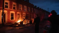 Al menos 12 agentes heridos y 16 manifestantes detenidos en nueva noche de disturbios racistas en Belfast