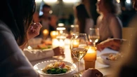 Qué pasa en tu cuerpo cuando cenas a las diez de la noche, según la ciencia