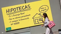 Los elevados precios frenan las ventas y obligan a las familias a tirar cada vez más de hipotecas, que suben un 9% en marzo