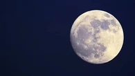 El fenómeno que iluminará el cielo de España: así será la Luna Azul de mayo