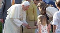 De los vestidos de flores de 2011 al negro institucional de 2026: así vestirán la Princesa Leonor y la Infanta Sofía ante el Papa León XIV, según Jesús Reyes