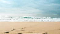 La amenaza silenciosa que se esconde bajo la arena de las playas españolas: qué ocurre si la pisas