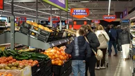 Así compran los españoles en el supermercado por culpa de los precios