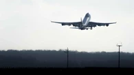 Las aerolíneas creen que Aena tiene margen para no subir las tarifas, uno de los elementos que condicionan los precios de los billetes de avión