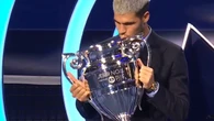 Alcaraz recibe la copa de número uno: estas son las cifras que le han llevado ahí y esta es la distancia que puede sacar a Sinner... O perder con él