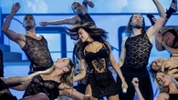 Aitana sigue apostando por la moda española en su gira y deslumbra en Valencia con un espectacular diseño del andaluz Antonio del Canto
