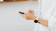La cualidad que se está perdiendo y que aún conservan quienes prefieren hablar en persona antes que por teléfono, según la psicología