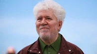 Almodóvar publicará su primera novela, "El hombre que solo escribía en los aviones"