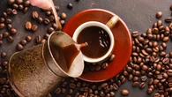 Qué significa que solo te rellenen la mitad del vaso de café en un país árabe