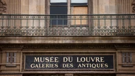 La Policía francesa ya habría arrestado a un tercer sospechoso del robo de joyas en el Louvre