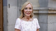 Carmen Lomana encuentra el vestido de madrina de bautizo perfecto: un diseño floral en rosa empolvado y los zapatos más elegantes