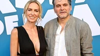 Salva Reina y Kira Miró, pareja en apuros infantiles en "Tres de más"