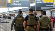 Trump nombra a un expolicía para dirigir la agencia migratoria ICE