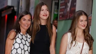 Así visten Letizia, Leonor y Sofía en sus vacaciones en Mallorca: el análisis de vestidos fresquitos y que encontramos en marcas accesibles