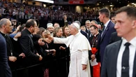 Diez minutos de aplausos para recibir al Papa en el movistar arena