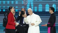 Teresa Perales y Carolina Marín ante el Papa 'deportista': "El deporte es puente de paz"