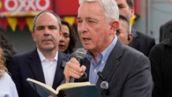 El ex presidente colombiano Uribe quiere volver a la política pese a su condena por soborno