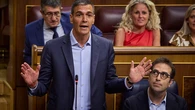 Pedro Sánchez: quitarse la corbata (que no el marrón) para no ahogarse