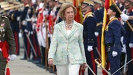La Reina Sofía eleva el uniforme más elegante de primavera con la chaqueta tweed que nunca pasa de moda
