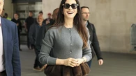 Anne Hathaway confirma que el peplum se queda en nuestra vida: así se llevará en otoño 2026 con máximo estilo