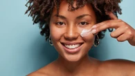 Ni retinoides ni ácido hialurónico, esto es lo que no puede faltar en tu rutina de belleza