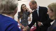 Kate Middleton recupera su lado más lady con un vestido de cuadros en el homenaje a Isabel II