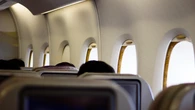 Orificios en las ventanas de los aviones: este es el motivo por el que son necesarios