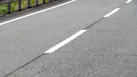 Confirmado por un especialista en conducción: este es el error que comete todo el mundo con la línea discontinua en carretera