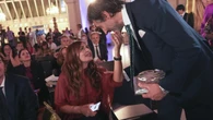 El elegante look burdeos de Nuria Roca en los Premios Planeta con el que brilló junto a Juan del Val en su noche más especial