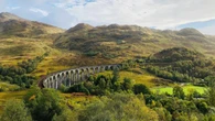 Un pueblo de Escocia atrae a fans de Harry Potter y harta a sus vecinos: hay más basura y "heces humanas"