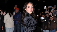 Georgina Rodríguez llega a Miami para apoyar a Cristiano Ronaldo en el Mundial con vestido de punto y fajín de estampado animal