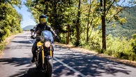 Si utilizas este tipo de casco para la moto, la DGT podrá multarte con 200 euros