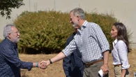 El Rey visita Galicia “agradecido y emocionado” ante la lucha contra “el drama humano” de los incendios