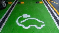 Multas de hasta 200 euros por ocupar las plazas para vehículos eléctricos