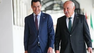 El "idilio" entre PP y Vox deja sus frutos en Andalucía: principio de acuerdo verbal para una investidura rápida