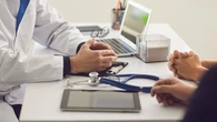 Tener una hernia discal no basta para que te concedan la incapacidad permanente: esto es lo que de verdad tiene en cuenta un juez