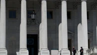 El Senado de EE UU vota por primera vez a favor de detener la guerra de Irán