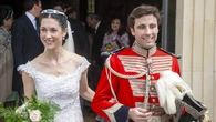 Carla Benjumea se casa en Sevilla con el vestido de novia clásico más elegante y el velo XL que todas las novias querrán en 2026