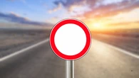 La señal vacía que confunde a miles de conductores en España: qué significa y cómo evitar una multa de 200 euros
