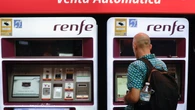 Coca-Cola prueba en Escocia máquinas expendedoras inversas que recompensan a los estudiantes por reciclar