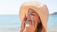 Esta es la diferencia entre crema solar y SPF para prevenir el envejecimiento de la piel