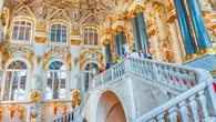 Detienen en San Petersburgo a un hombre por sentarse en Trono Imperial ruso del Hermitage