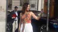 Ayuso sorprende en 'Espejo Público' con un look floral sofisticado y elegante